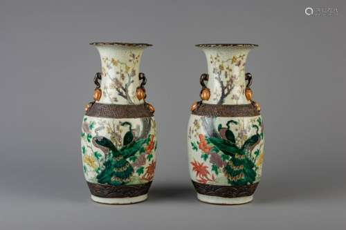 A pair of Chinese Nanking famille verte crackle glazed