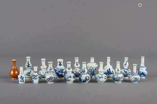 Seventeen Chinese blue and white and Batavian ware