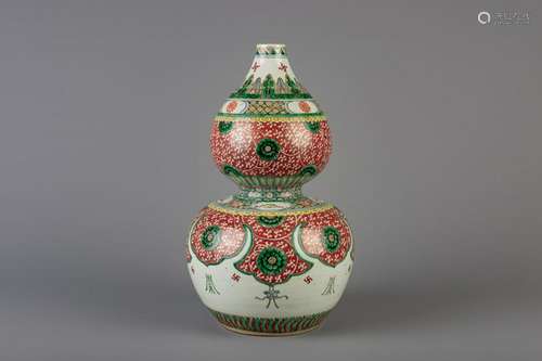 A Chinese famille verte double gourd vase, 19th C.