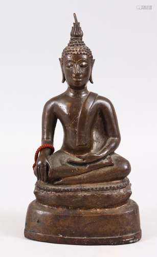 A GOOD EARLY BRONZE THAI BUDDHA / DEITY, in a seated position in meditation, possibly 17th / 18th