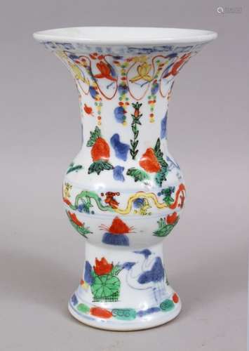 A GOOD CHINESE BLUE & WHITE DOUCAI PORCELAIN YEN YEN VASE, the body of the vase decorated with