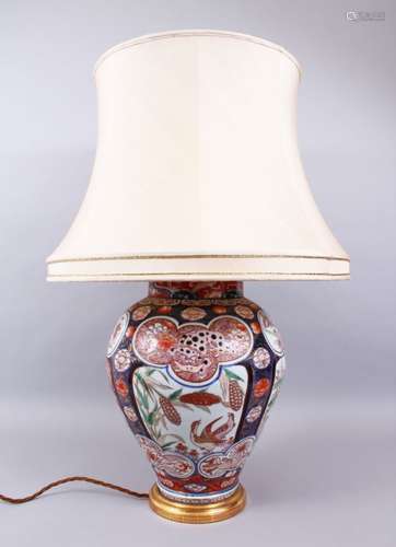 A LARGE 18TH CENTURY EDO PERIOD JAPANESE IMARI VASE / LAMP, the globular shaped vase with panels