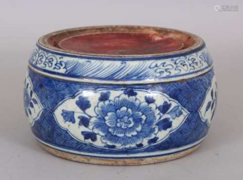 A CHINESE BLUE AND WHITE CIRCULAR INKSTONE, 5in diameter.