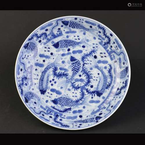 A BLUE AND WHITE 'FISH' PORCELAIN DISH