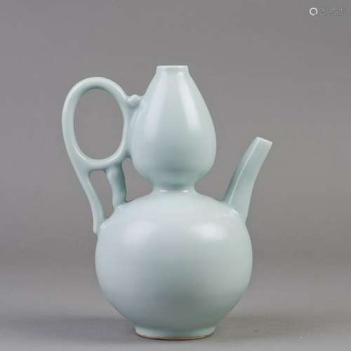 A CHINESE GOURD-SHAPED CELADON PORCELAIN VASE