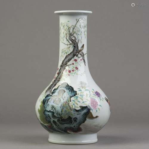 A CHINESE PORCELAIN SHANG VASE