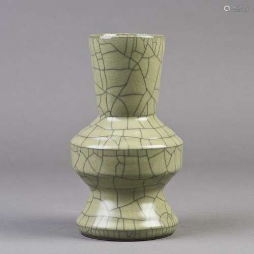 A CRACKLE-GLAZED PORCELAIN VASE