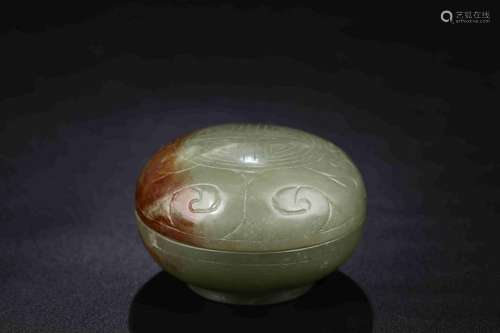 A HETIAN JADE ROUNDED BOX WITH COVER