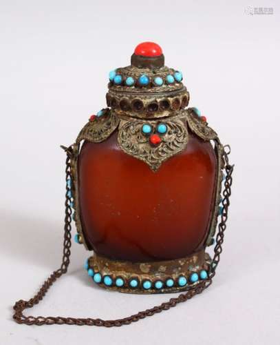 A 19TH / 20TH CENTURY CHINESE / SINO TIBETAN AMBER GLASS & PRECIOUS STONE SNUFF BOTTLE, the bottle