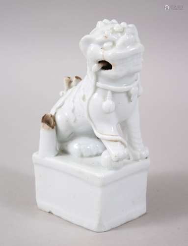 AN EARLY 18TH CENTURY CHINESE BLANC DE CHINE PORCELAIN INCENSE HOLDER OF A LION DOG, seated with its