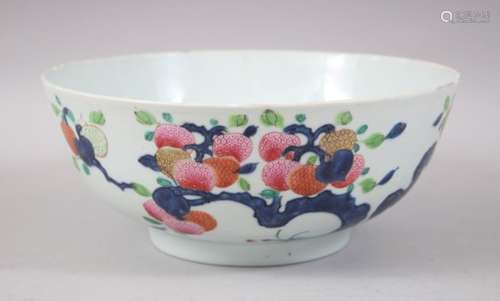 AN 18TH CENTURY CHINESE QIANLONG PERIOD FAMILLE ROSE BOWL, the exterior decorated with scenes of