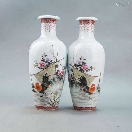 A PAIR OF FAMILLE ROSE 'CHICKEN' VASES