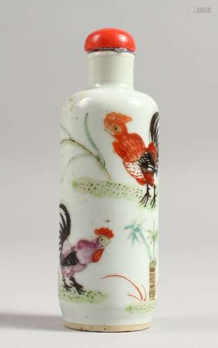 A CHINESE PORCELAIN SNUFF BOTTLE AND STOPPER painted with chickens.