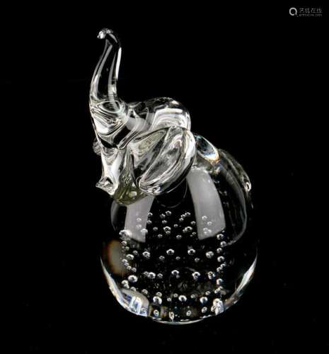 MID CENTURY ART GLASS ELEPHANT PAPERWEIGHT
