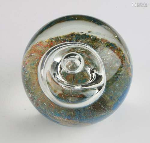 CONTROLLED BUBBLE GLASS PAPERWEIGHT
