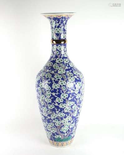 TALL CHINESE BLUE & WHITE PALACE VASE