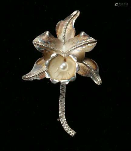 SILVER ORCHID PIN SET WITH PEARL