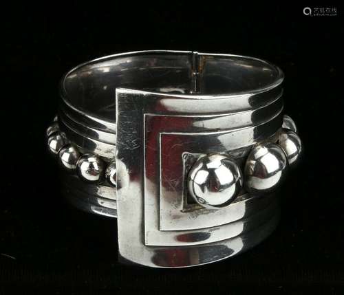 HEAVY MEXICAN STERLING HINGED CUFF