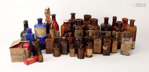 LOT OF VINTAGE APOTHECARY BOTTLES