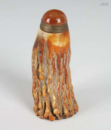 ANTLER SNUFF BOTTLE