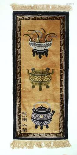CHINESE SILK WALL HANGING WITH SCHOLAR'S ITEMS