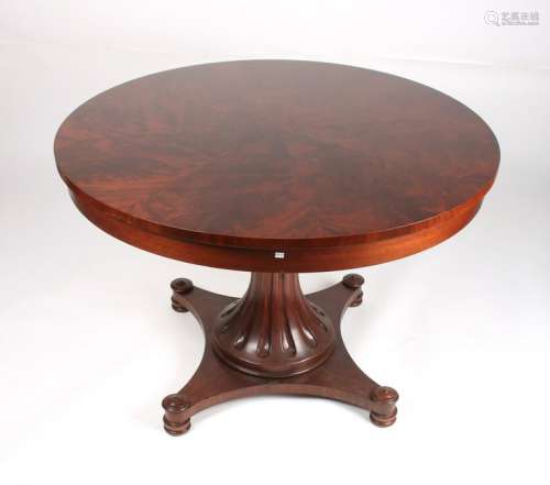 HENREDON RALPH LAUREN ROUND CENTER TABLE