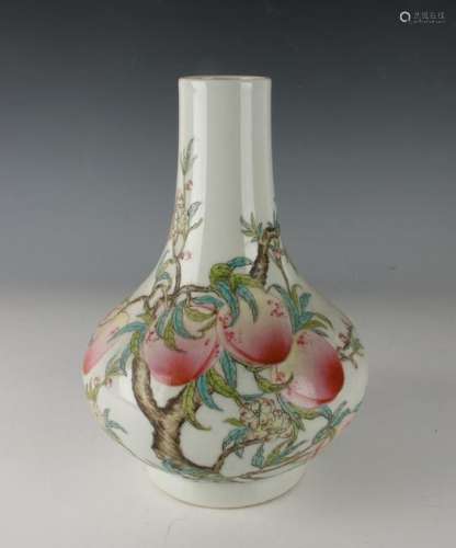 CHINESE PORCELAIN EIGHT PEACH VASE