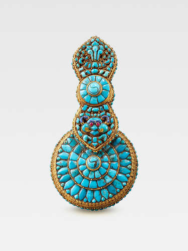 AN INSET TURQUOISE GOLD OFFICIAL'S NEW YEAR ORNAMENT  TIBET, CIRCA 1900