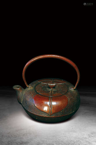 19世紀  日本製雙葉紋鐵壺