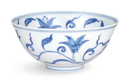 A SUPERBLY PAINTED BLUE AND WHITE 'DAY LILY' PALACE BOWL MARK AND PERIOD OF CHENGHUA