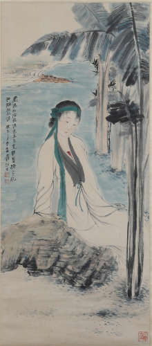 CHINESE SCROLL PAINTING OF SEATED BEAUTY UNDER LEAF
