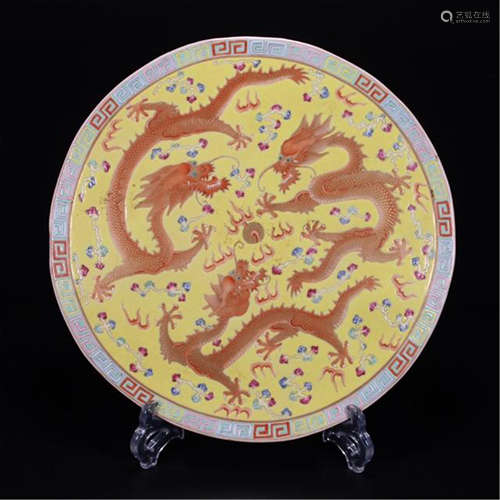 CHINESE PORCELAIN YELLOW GROUND FAMILLE ROSE DRAGON ROUND PLAQUE