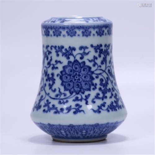 CHINESE PORCELAIN BLUE AND WHITE FLOWER WATER POT