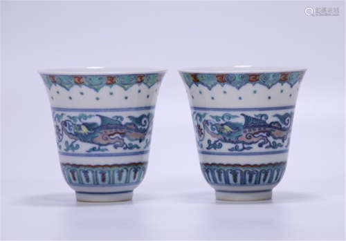 PAIR OF CHINESE PORCELAIN DOUCAI DRAGON CUPS