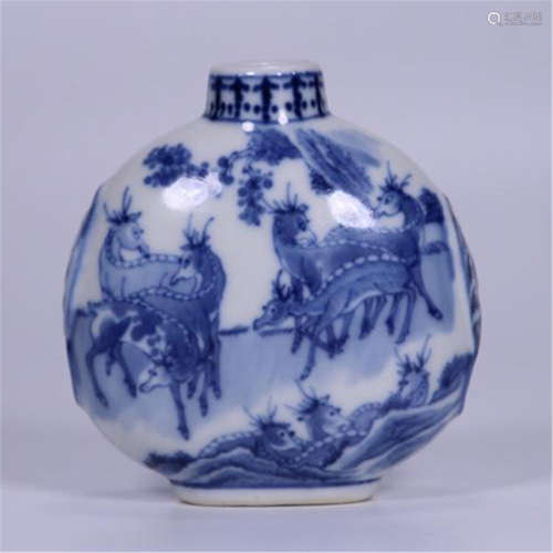 CHINESE PORCELAIN BLUE AND WHITE DEER FLATTEN VASE