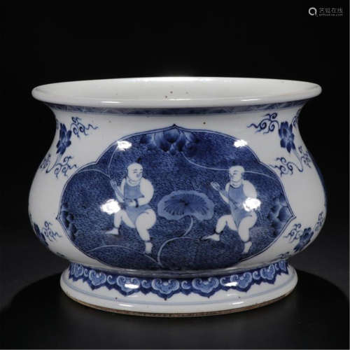 CHINESE PORCELAIN BLUE AND WHITE BOY PLAYING WATER POT