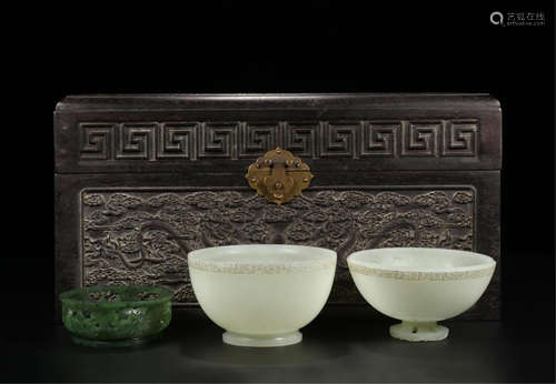 PAIR OF CHINESE WHITE JADE BOWL ON SPINACH JADE STAND IN ROSEWOOD CASE