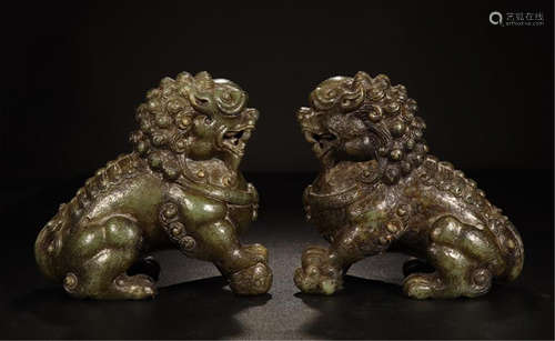 PAIR OF CHINESE SPINACH JADE LIONS TABLE ITEM