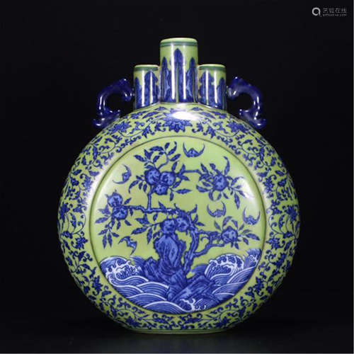 CHINESE PORCELAIN YELLOW GROUND BLUE AND WHITE PEACH MOONFLASK