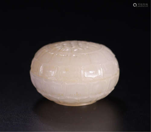 CHINESE WHITE JADE LOTUS LIDDED ROUND BOX