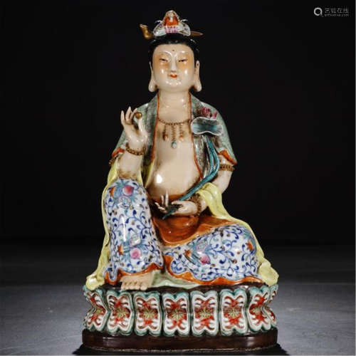 CHINESE PORCELAIN FAMILLE ROSE SEATED GUANYIN