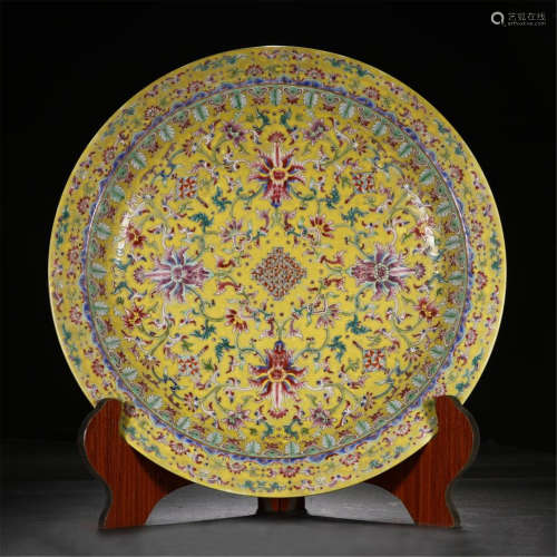 CHINESE PORCELAIN YELLOW GROUND FAMILLE ROSE FLOWER CHARGER