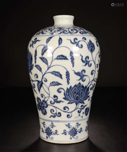 CHINESE PORCELAIN BLUE AND WHITE FLOWER MEIPING VASE