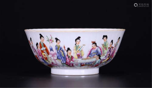 LARGE CHINESE PORCELAIN FAMILLE ROSE BEAUTY BOWL