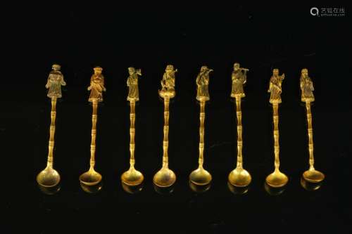 EIGHT CHINESE GILT SILVER FIGURES HANDLE SPOON