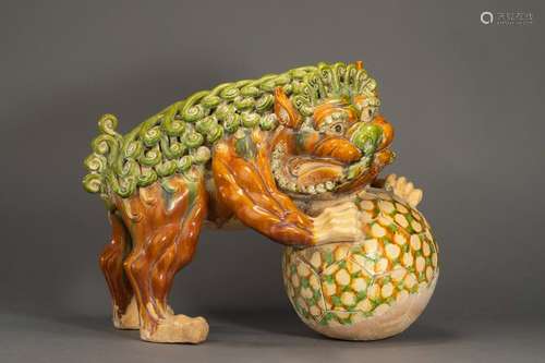 CHINESE PORCELAIN SANCAI LION AND BALL