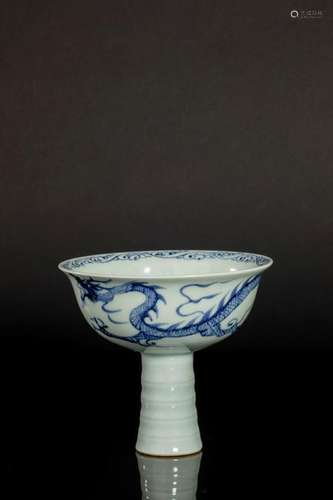 CHINESE PORCELAIN BLUE AND WHITE DRAGON STEM CUP