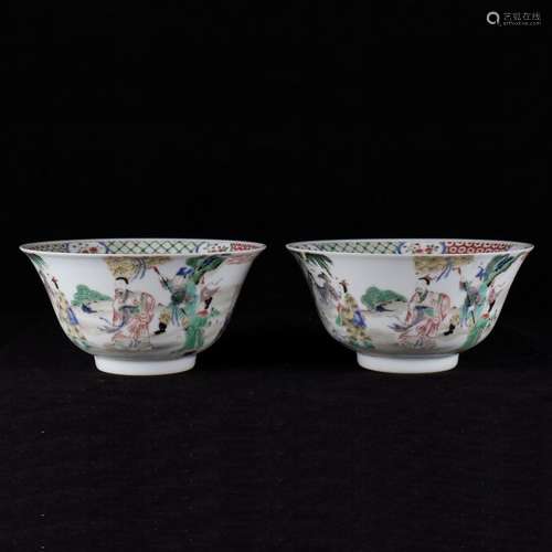 Pair of Chinese Wu Cai Porcelain Bowls