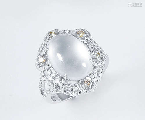 18K白金鑲鑽石冰種翡翠戒指