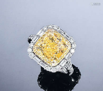 18K白金鑲鑽石彩黃鑽石戒指
